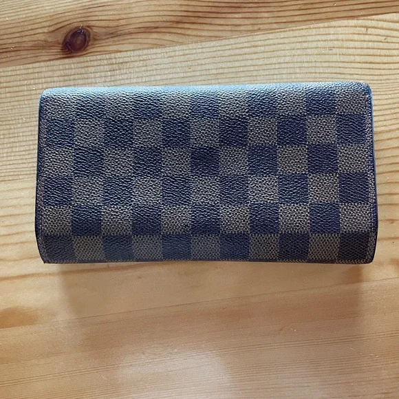 Louis Vuitton Damier Wallet GUC - Picture 3 of 15